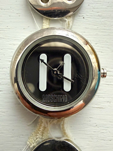 Moschino button quartz - up,